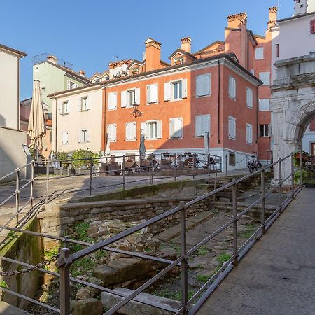 Casa Vacanze Penelope In Centro Storico Trieste Exterior photo